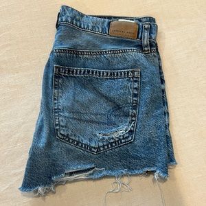 AMERICAN EAGLE 90’s BOYFRIEND SHORT DREAMY DRAPE